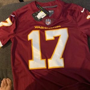 I’m selling a commander terry mclaurin jersey for sell brand new